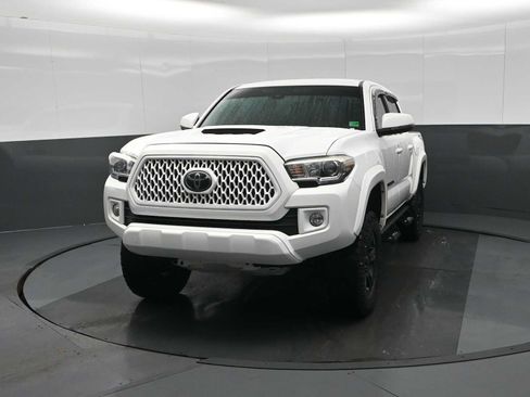 Used 2019 Toyota Tacoma TRD Sport image 5