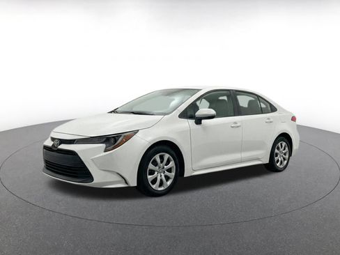 Used 2025 Toyota Corolla LE FWD image 3