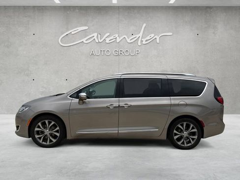 Used 2018 Chrysler Pacifica Limited w/ Tire & Wheel Group FWD image 13