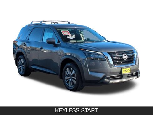 Used 2025 Nissan Pathfinder SL AWD/4WD image 2