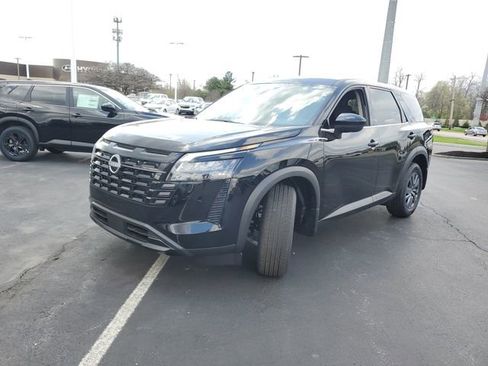 New 2026 Nissan Pathfinder S image 3
