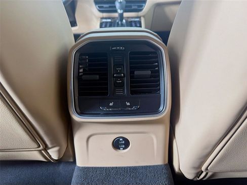 Certified 2025 Porsche Macan image 22