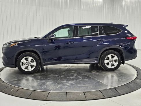 Used 2021 Toyota Highlander LE image 39