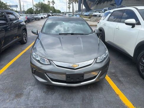 Used 2017 Chevrolet Volt LT FWD image 2