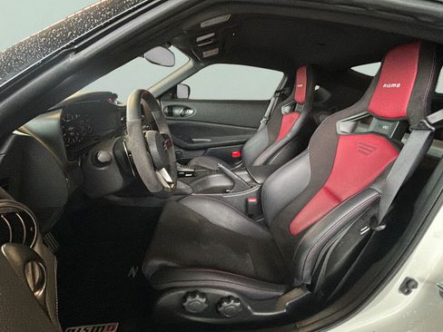 Used 2025 Nissan Z NISMO w/ Floor Mat Package RWD image 20