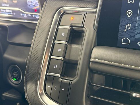 Used 2024 GMC Yukon XL SLT image 24