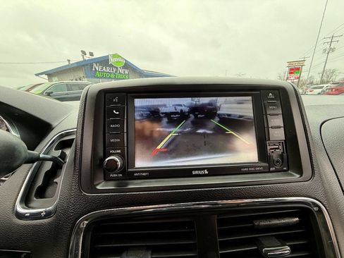 Used 2017 Dodge Grand Caravan SXT image 17