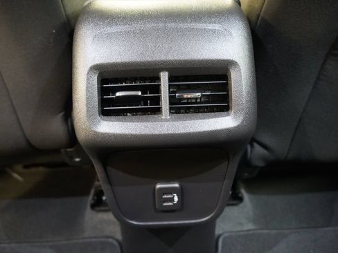 Used 2024 Chevrolet Equinox LS FWD image 28