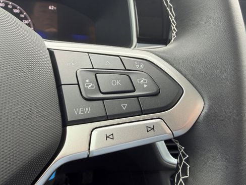 New 2026 Volkswagen Taos SE image 25