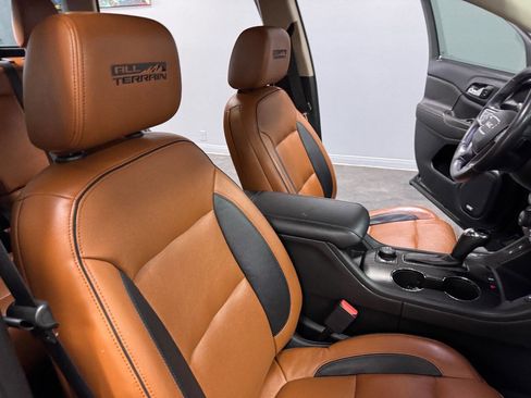 Used 2017 GMC Acadia SLT image 57