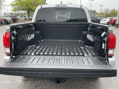 Used 2022 Toyota Tacoma SR5 w/ Technology Package image 10
