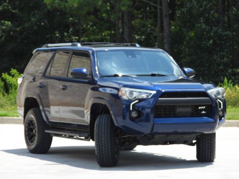 Used 2020 Toyota 4Runner SR5 AWD/4WD image 11