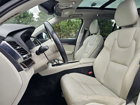 Used 2016 Volvo XC90 T6 Momentum w/ Momentum Plus Package image 14