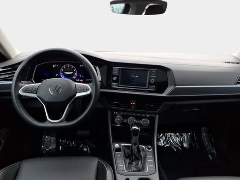 Used 2022 Volkswagen Jetta SE w/ Panoramic Sunroof Package image 13