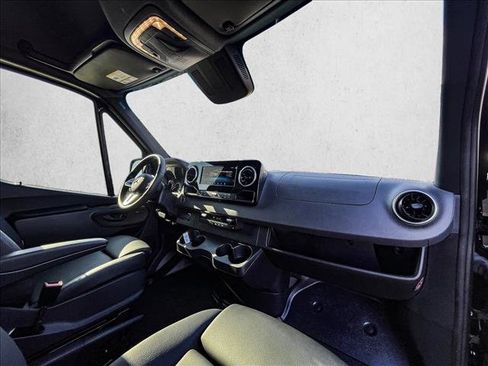 Used 2024 Mercedes-Benz Sprinter 2500 image 21