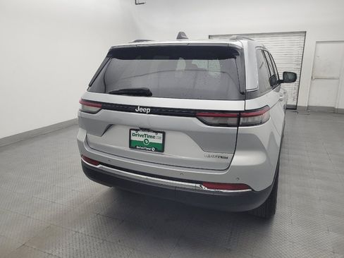 Used 2023 Jeep Grand Cherokee Limited RWD image 7