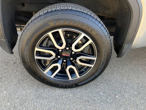 Used 2023 GMC Sierra 1500 AT4 w/ AT4 Premium Package AWD/4WD image 18