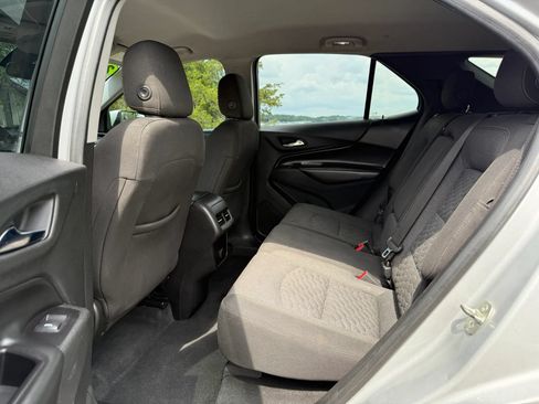 Used 2018 Chevrolet Equinox LT FWD image 16
