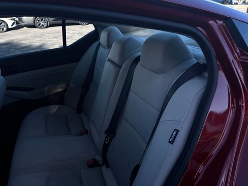 Used 2025 Nissan Altima 2.5 SV image 27