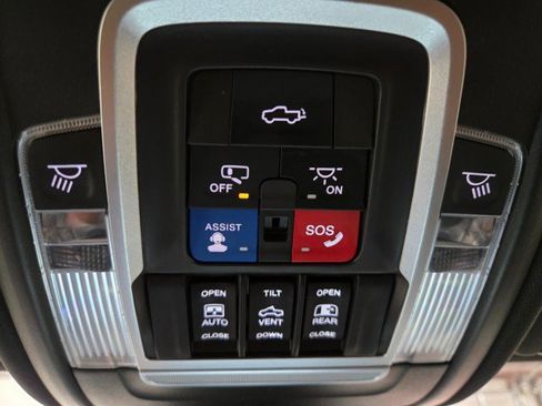 Used 2020 RAM 3500 Limited image 67