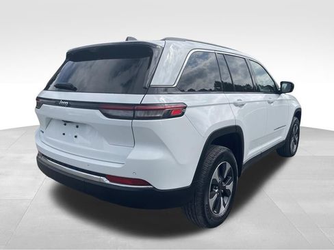 Used 2022 Jeep Grand Cherokee Limited 4xe w/ Luxury Tech Group II AWD/4WD image 16