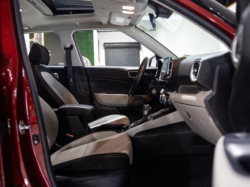 Used 2023 Hyundai Venue SEL FWD image 11