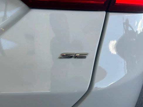 Used 2017 Ford Fusion SE FWD image 6