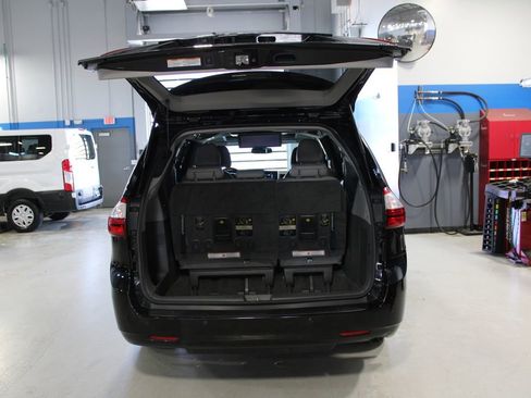 Used 2017 Toyota Sienna XLE Premium image 43
