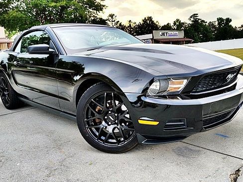 Used 2011 Ford Mustang Premium w/ 201A Rapid Spec Order Code RWD image 2