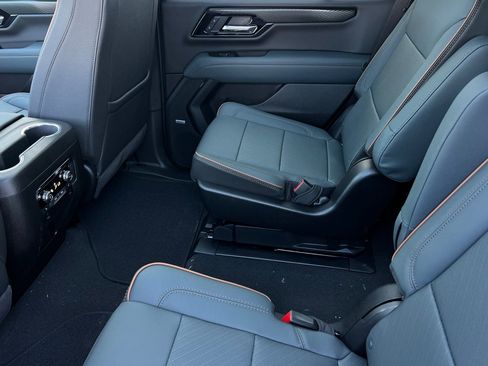 New 2026 GMC Yukon AT4 w/ AT4 Premium Package AWD/4WD image 10