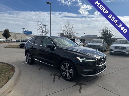 Certified 2023 Volvo XC60 B5 Plus w/ Climate Package image 3