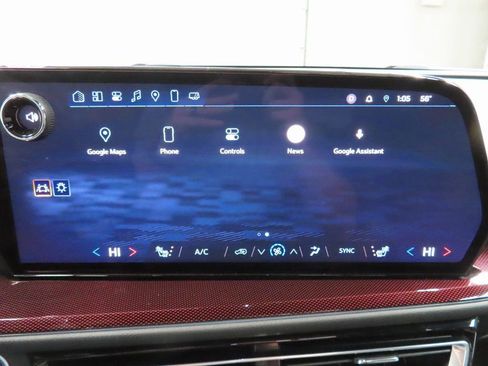 Used 2025 Chevrolet Traverse Z71 image 24