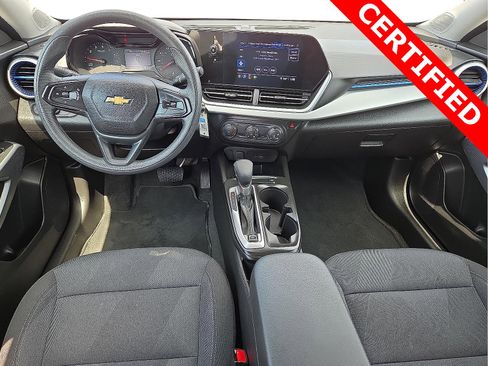 Used 2025 Chevrolet Trax LS image 11