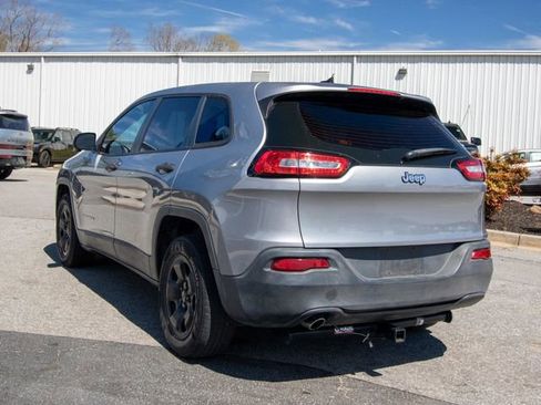 Used 2016 Jeep Cherokee Sport image 17