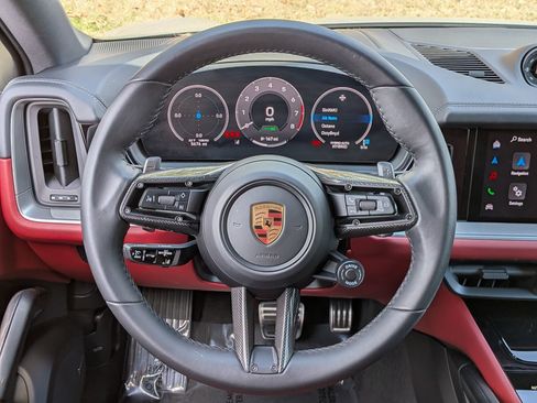 Certified 2025 Porsche Cayenne S AWD/4WD image 17
