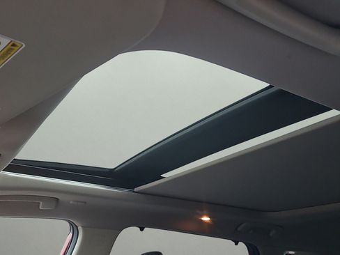 Used 2022 Nissan Rogue SV w/ SV Premium Package image 8