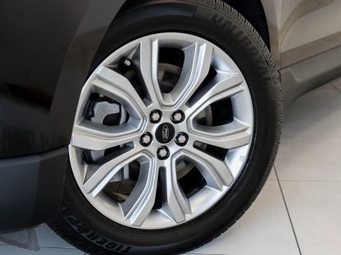 Used 2023 Ford Edge Titanium image 2