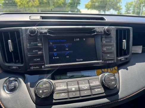 Used 2018 Toyota RAV4 SE w/ Power Extra Value Package AWD/4WD image 8