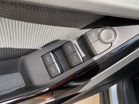 Used 2025 Chevrolet Equinox RS w/ Safety and Technology Package FWD image 12
