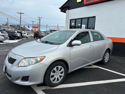 Used 2010 Toyota Corolla LE image 2