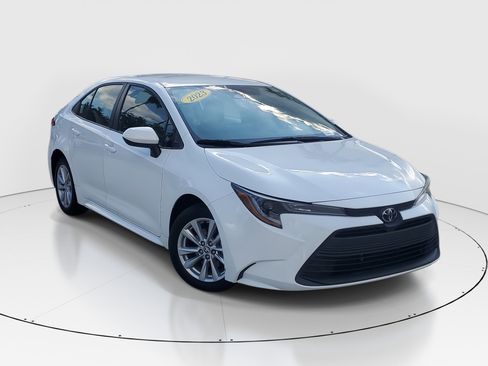 Certified 2023 Toyota Corolla LE image 2