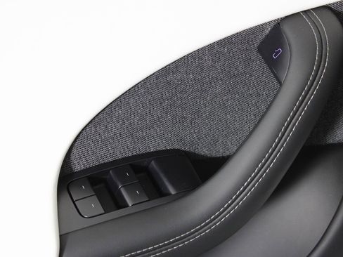 Used 2022 Tesla Model S Plaid image 16