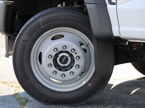 Used 2024 Ford F550 4x4 SuperCab Super Duty w/ Snow Plow Prep Package image 5