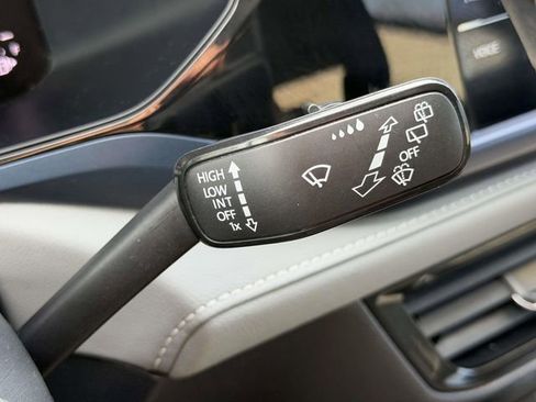 Used 2024 Volkswagen Taos SE image 21