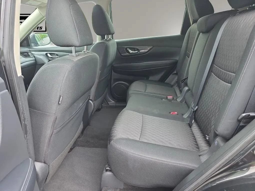 Used 2018 Nissan Rogue SV AWD/4WD image 9