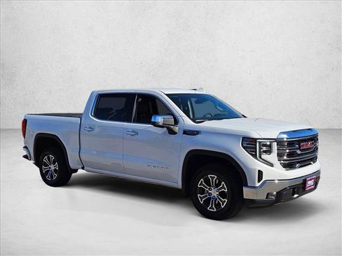 Used 2025 GMC Sierra 1500 SLT image 3