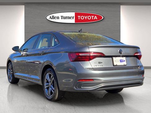 Used 2022 Volkswagen Jetta SE image 9