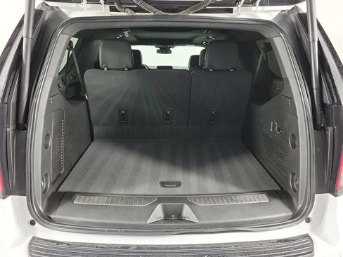 Used 2023 Chevrolet Suburban Z71 w/ Luxury Package AWD/4WD image 5