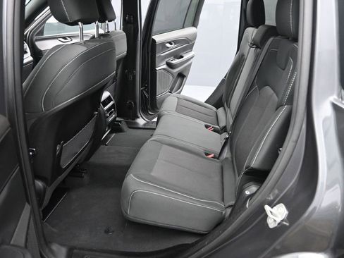 Used 2024 Jeep Grand Cherokee Laredo image 13