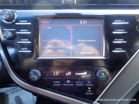 Used 2018 Toyota Camry SE w/ Convenience Package image 11